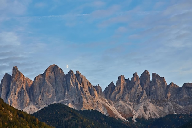 Bezpłatne zdjęcie santa maddalena w dolomitach południowy tyrol