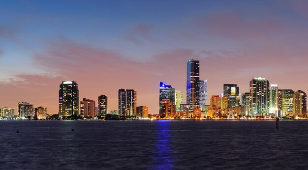 Scena nocna w Miami