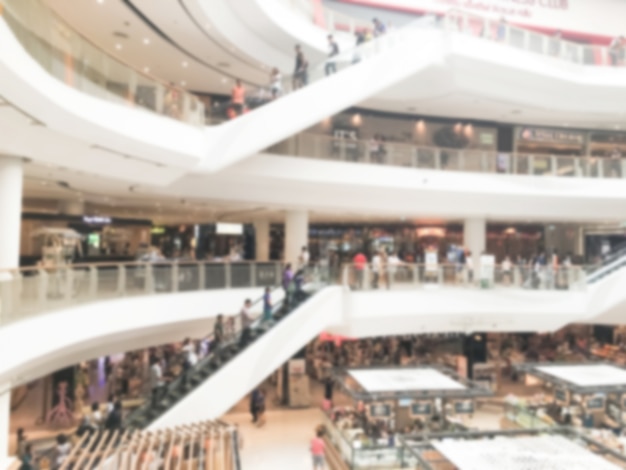 Bezpłatne zdjęcie schody przez rośliny centrum handlowym