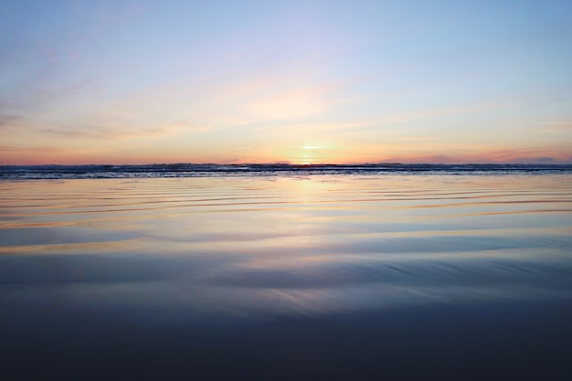 Bezpłatne zdjęcie seascape piękny zachód słońca