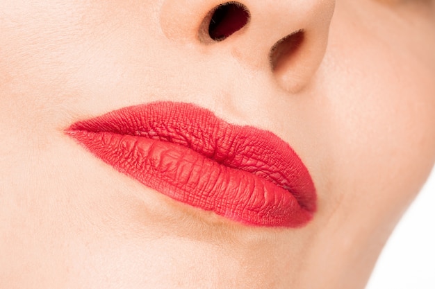 Seksowna czerwona warga. Close-up Piękne usta. Makijaż. Model uroda zbliżenie twarzy kobiety