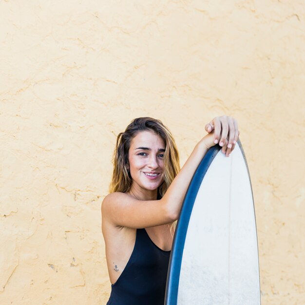 Sexy surfer dziewczyna