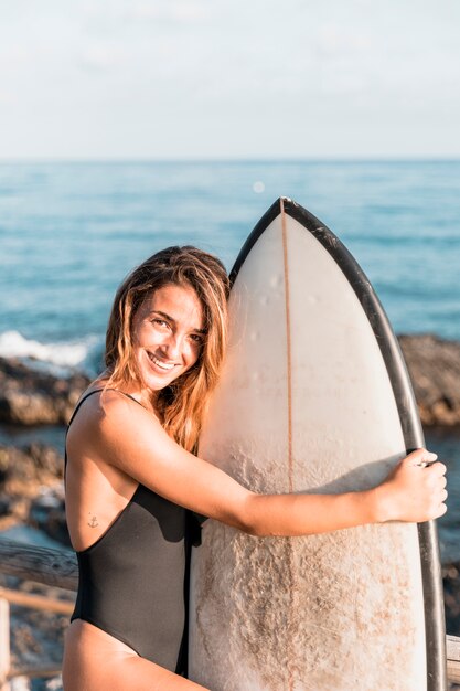 Sexy surfer dziewczyna