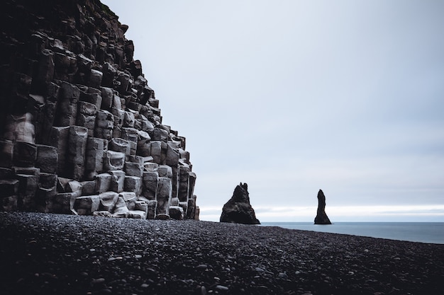 Skały Reynisfjara I Piękne Morze