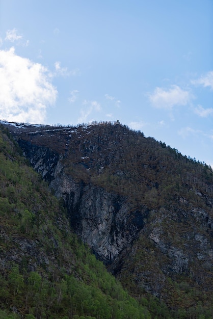 Bezpłatne zdjęcie skjolden norwegia 16 maja 2023 góra