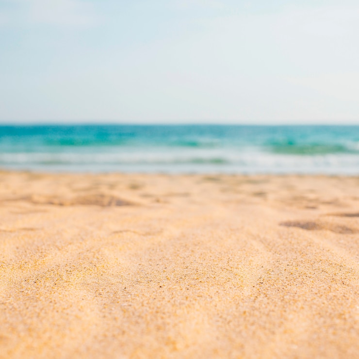 Bezpłatny plik Zdjęcie skład plaży z pustą przestrzeń dla tekstu