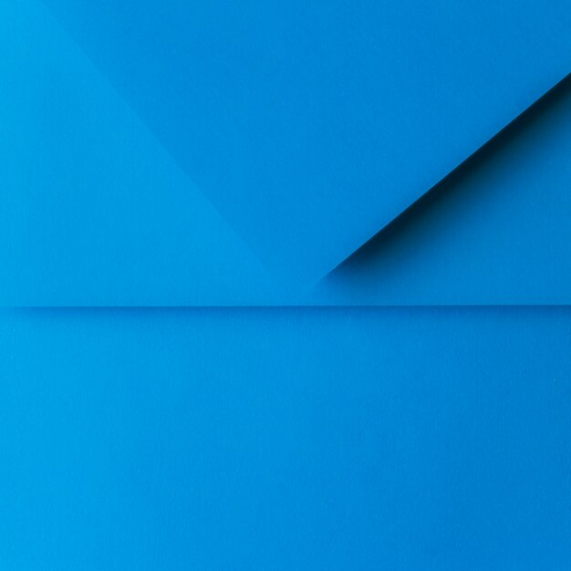 Składany niebieskim tle papieru