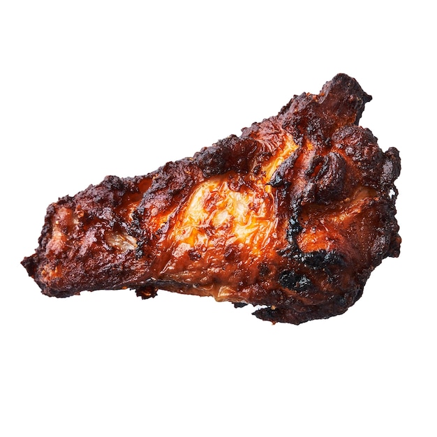 Bezpłatne zdjęcie skrzydełko pojedynczego pieczonego kurczaka wyizolowanych na białym tle