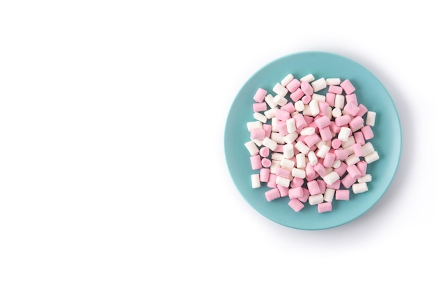 Słodki posyp marshmallows na białym tle