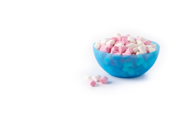 Słodki posyp marshmallows na białym tle