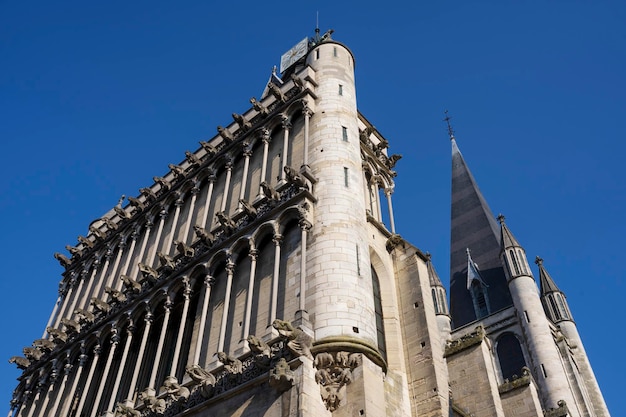 Bezpłatne zdjęcie słynna fasada notredamededijon dijon