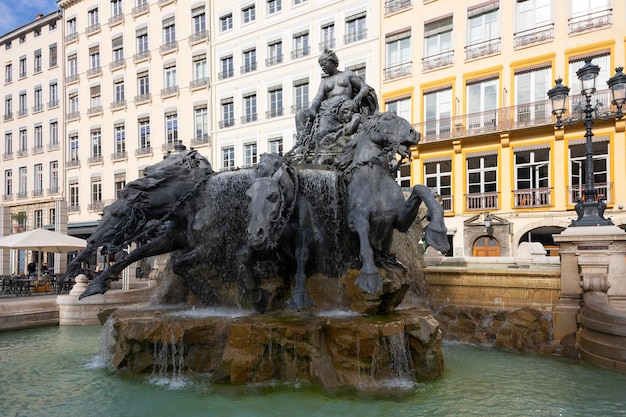 Słynna Fontaine Des Terreaux W Lyonie