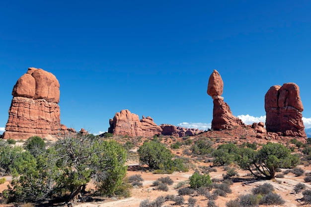 Słynna panorama czerwonych skał w Arches National Park w stanie Utah