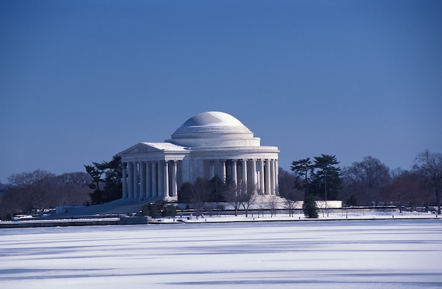 Słynny Jefferson Memorial Building w Waszyngtonie, Stany Zjednoczone zimą