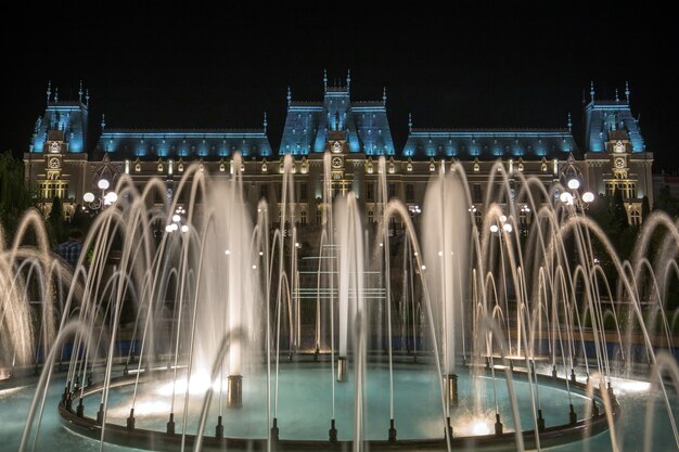 Słynny Pałac Kultury W Iasi W Rumunii Z Fontannami Przed Nim