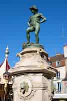 Bezpłatne zdjęcie słynny pomnik na place francois rude w dijon
