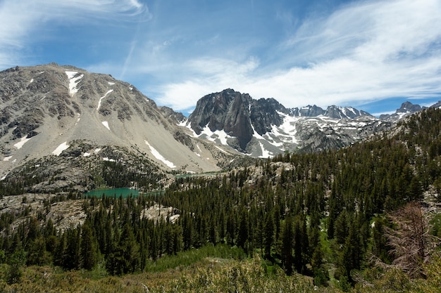 Bezpłatne zdjęcie słynny temple crag w kalifornii, usa