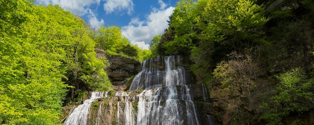 Słynny widok Cascade du Herisson we Francji