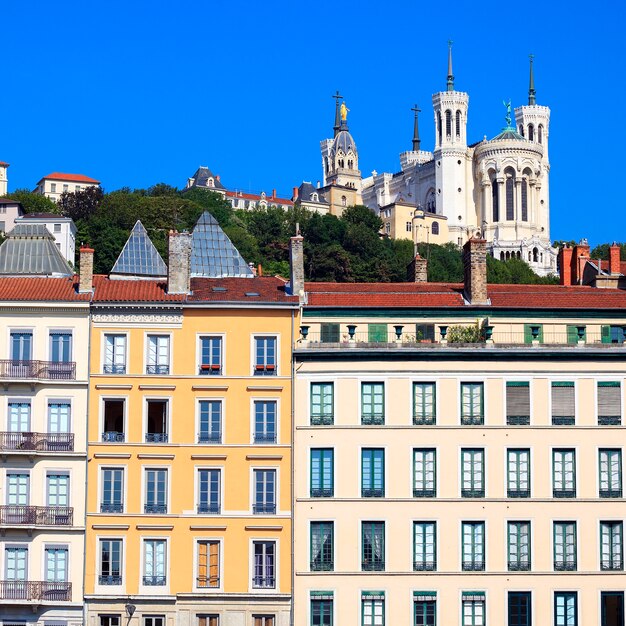 Słynny widok na Notre Dame de Fourviere, Lyon, Francja