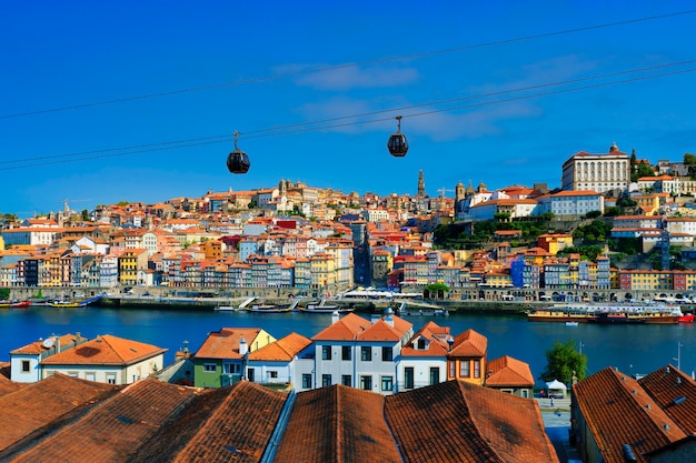 Słynny widok na rzekę Porto i Douro, Portugalia, Europa