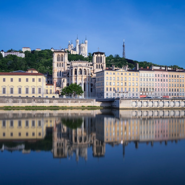 Słynny widok na rzekę Saone, Lyon, Francja.