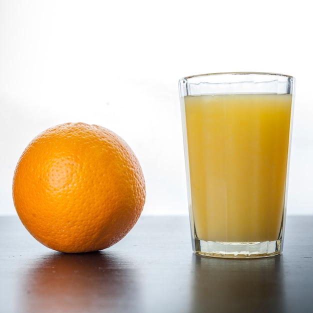 Bezpłatne zdjęcie sok pomarańczowy