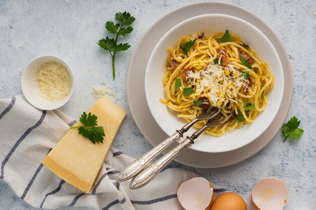 Spaghetti na płasko z parmezanem