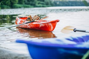 Bezpłatne zdjęcie spływy kajakowe po jeziorze, sama łódź