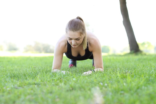 Sport na świeżym powietrzu, jogging dziewczyna, jogging dziewczyna