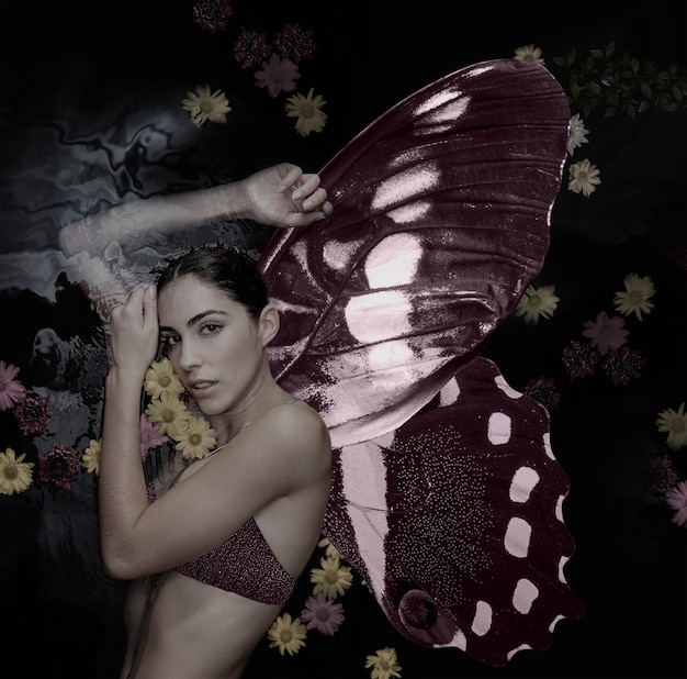 Bezpłatne zdjęcie Średnio strzałowa kobieta zmieniająca się w motyla