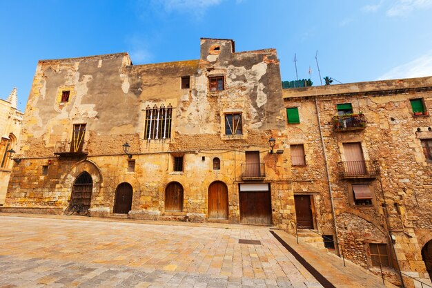 Stare malownicze domy europejskiego miasta. Tarragona