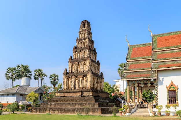 Starożytna pagoda w Wat Chamthewi w Lamphun na północ od Tajlandii