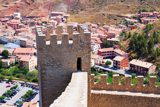 starożytna twierdza ściany w Albarracin