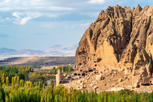 Starożytny dom w jaskini w pobliżu Goreme, Kapadocja w Turcji.