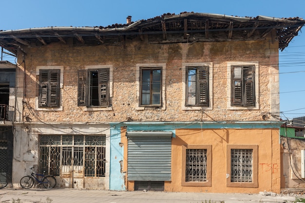 stary dom w albańskim mieście Szkodra