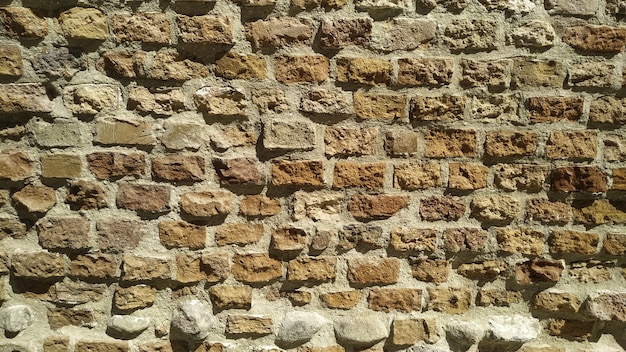 Stary kamienny mur pod słońcem - ładny obrazek jako tło i tapety