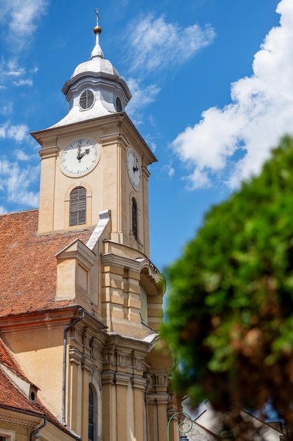 Bezpłatne zdjęcie stary kościół w braszowie w rumunii