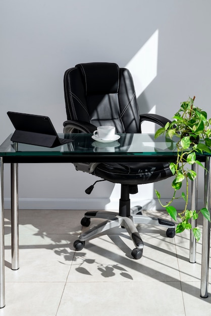 Still life krzesła biurowego w pomieszczeniach