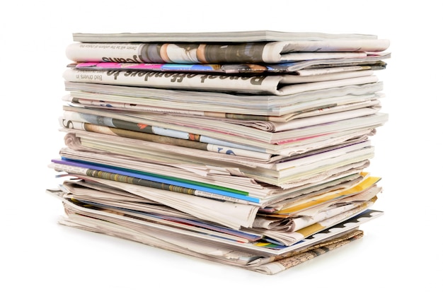 Stos starych gazet i czasopism