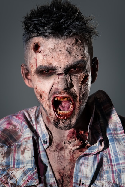 Bezpłatne zdjęcie straszny kostium zombie cosplay