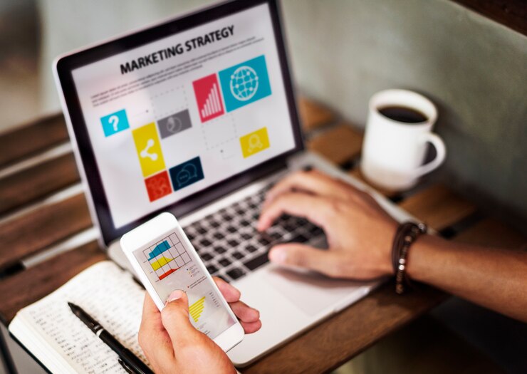 Bezpłatny plik Zdjęcie strategia marketingowa connting cyfrowych przyrządów pojęcie