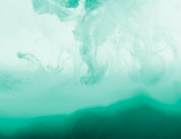 Bezpłatne zdjęcie streszczenie gęsta lazurowa chmura mgiełki