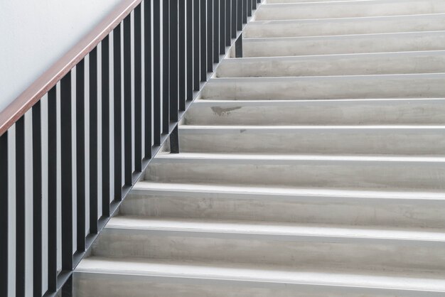 Streszczenie nowoczesne betonowe schody
