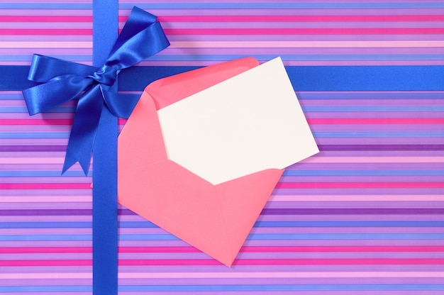 Bezpłatne zdjęcie striped gift card