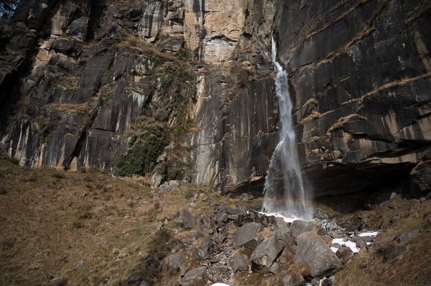 Strzał zbliżenie Jogini Falls w Vashisht w Indiach