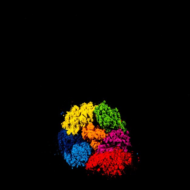 Stubarwni holi kolory przed czarnym tłem