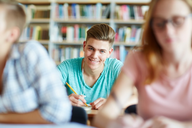 Bezpłatne zdjęcie student na lekcji