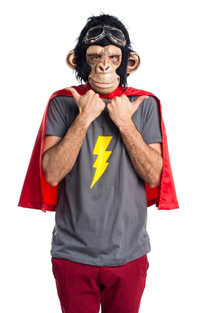 Superhero małpa człowiek z kciukiem do góry