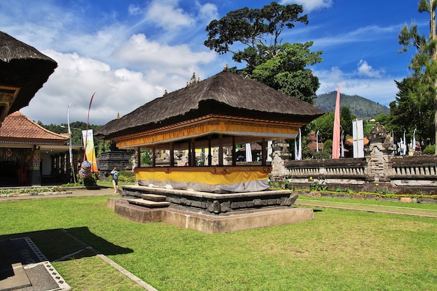 Świątynia ulun danu bratan na bali, indonezja