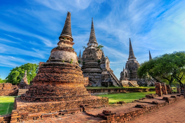 Bezpłatne zdjęcie Świątynia wat phra si sanphet w parku historycznym ayutthaya, prowincja ayutthaya, tajlandia. światowe dziedzictwo unesco.